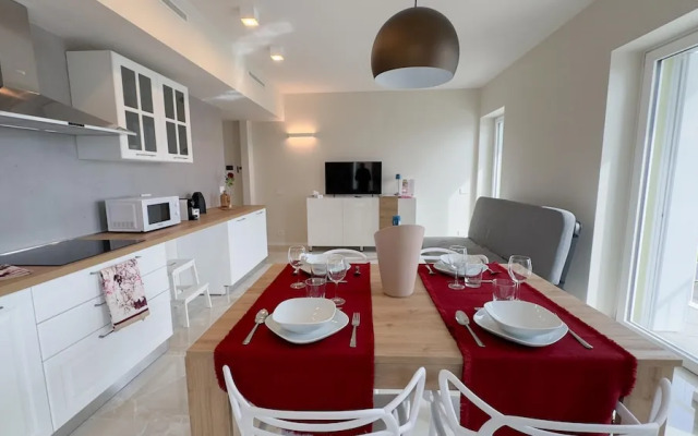 Seafront Modern Farmont Flamingo Suite