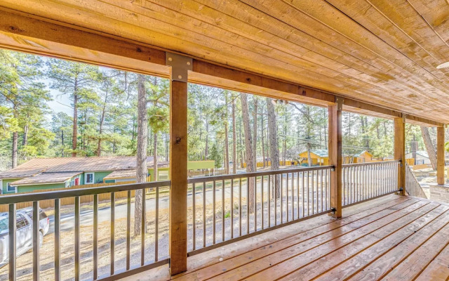 Ruidoso Cabin w/ Patio - Walk to Midtown!