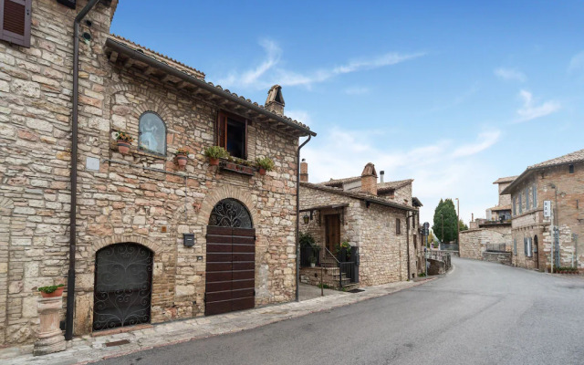 Apartment With Swimming Pool Near the Forest