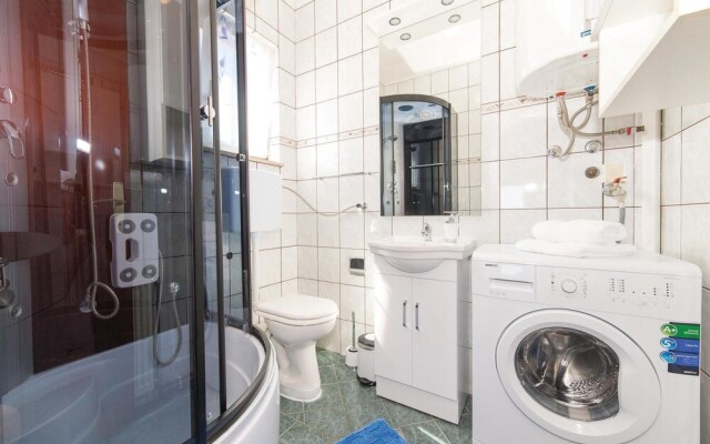 Nice Home in Kastel Novi With Wifi and 5 Bedrooms