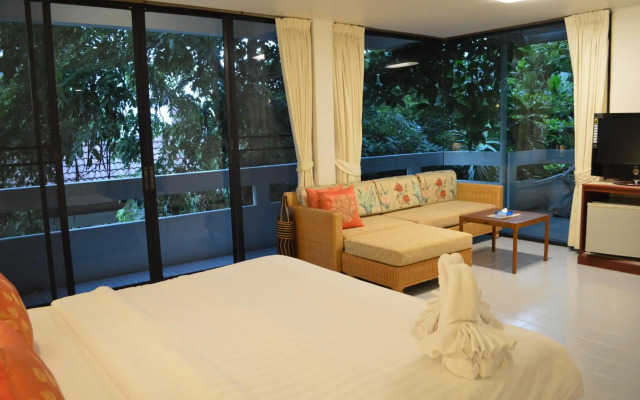 Nern Chalet Beachfront Hotel