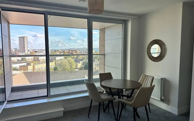 2 Bed Flat - Sleeps 4 - Balcony - Smoking