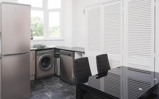 Newport house sleeps 9 - Mycityhaven