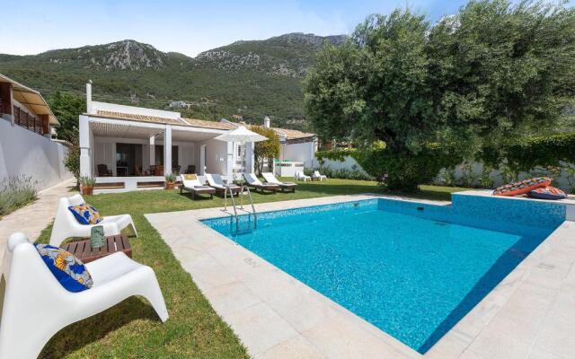 Villa Piedra Del Mar Beachfront by Villa2be