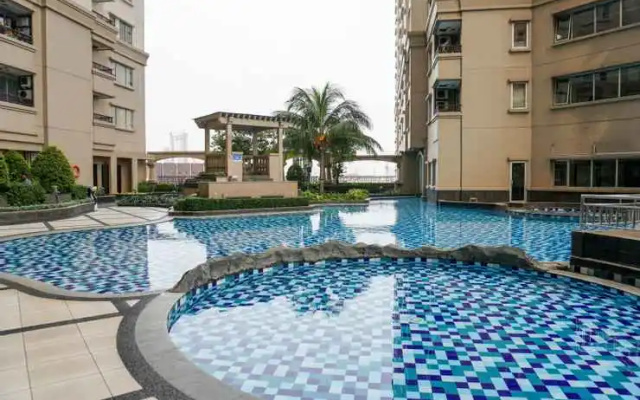 Sweet 2BR Mediterania Marina Residences By Travelio