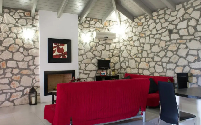 Welcoming Villa near Sea in Agrilia