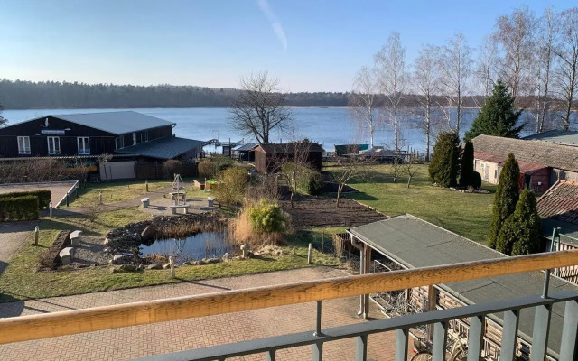 Einraumapartment mit Seeblickbalkon