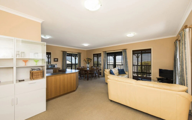 Sea Change - Spacious Family Holiday Accommodation Pet Friendly