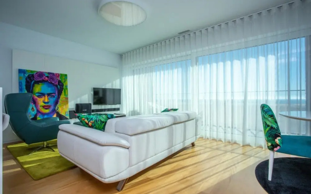 Acqua House by Rent4all