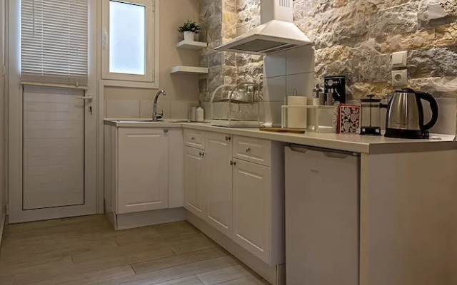 Parthenon Stones apt in Koukaki area