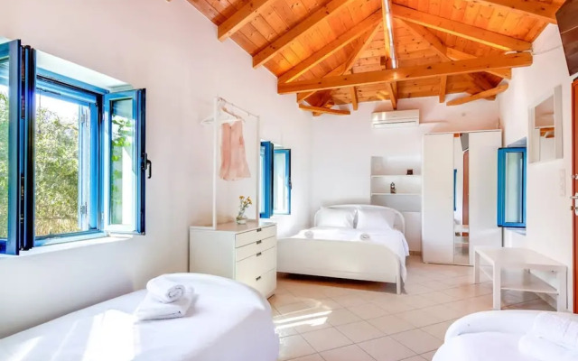 Beach House Steps Away From the sea