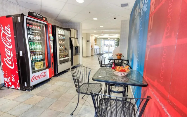 Motel 6 Claresholm Ab