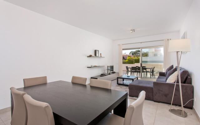 Poolside Albufeira Apartment by Ideal Homes
