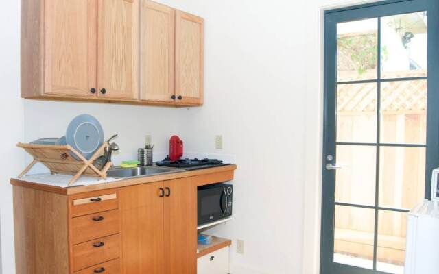 Nice - New & Clean Berkeley Studio