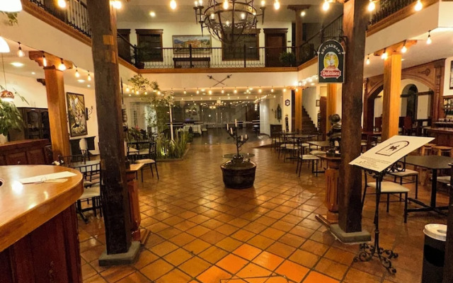 Hotel & Suites El Quijote