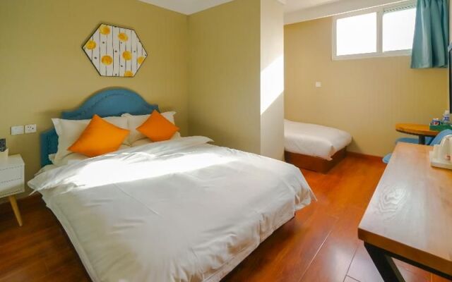 Peking Uni Hotel (Shijingshan Wanda Plaza)