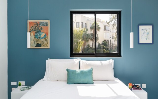 New Design & Sunny Balcony in TLV Center