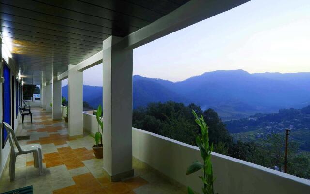 Hotel Kausani Retreat