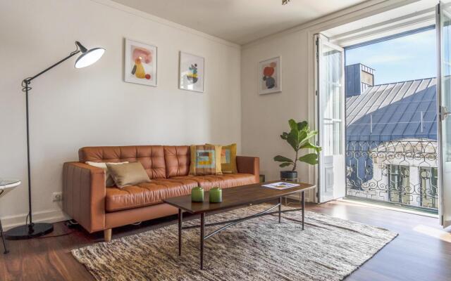 LV Premier Chiado CH1 Balcony Central Elevator