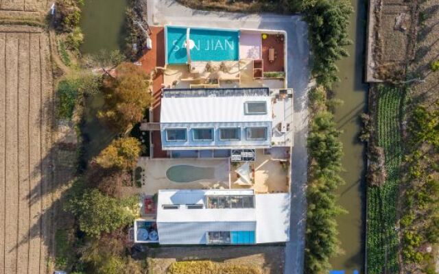 Sanjian Homestay (Shanghai International Tourism Resort)