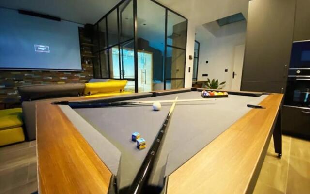 Capsule Gaming balnéo & billard & babyfoot & sauna 2 chambres