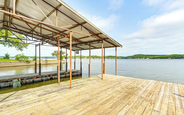 Waterfront Yard, Dock + Game Room: Linn Creek Home