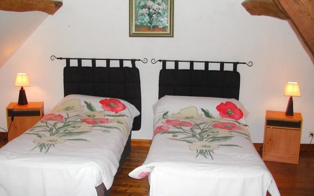 House With 2 Bedrooms in Saint-pierre-la-vieille, With Enclosed Garden