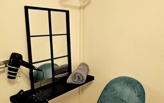 Cosy 1 Bedroom Flat Near Bridgend Town Centre