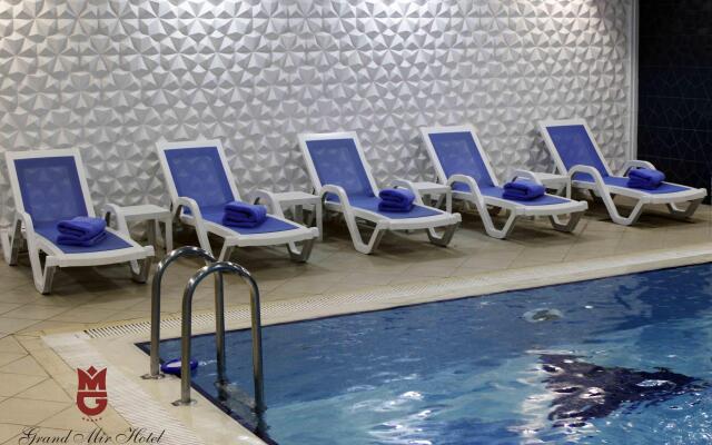 Grand Mir Hotel