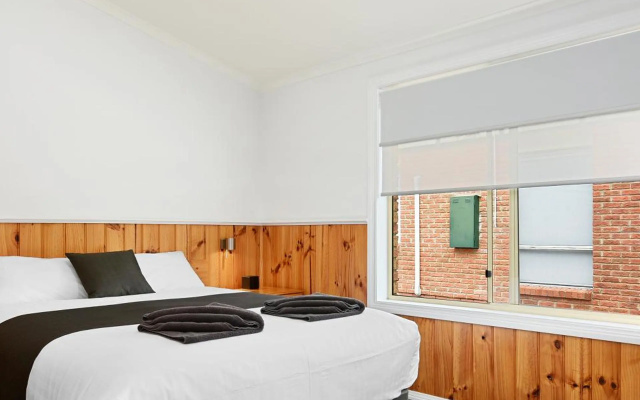 Masons Cottages – Guest Rooms – Taranna