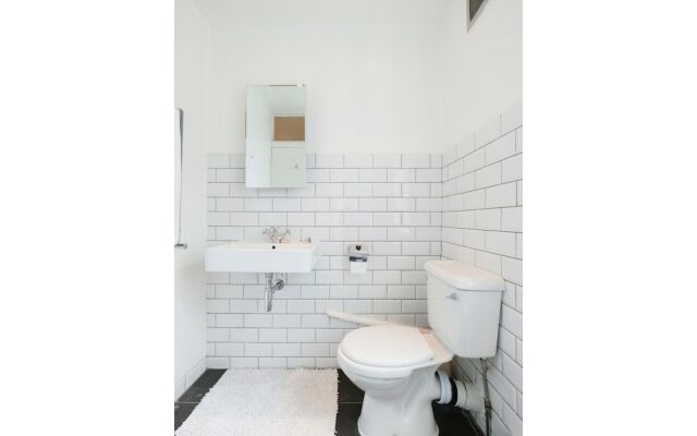 Beautiful, Bright and Spacious Flat for 4