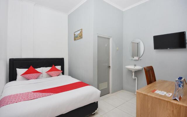 OYO 1303 Golden Inn 2