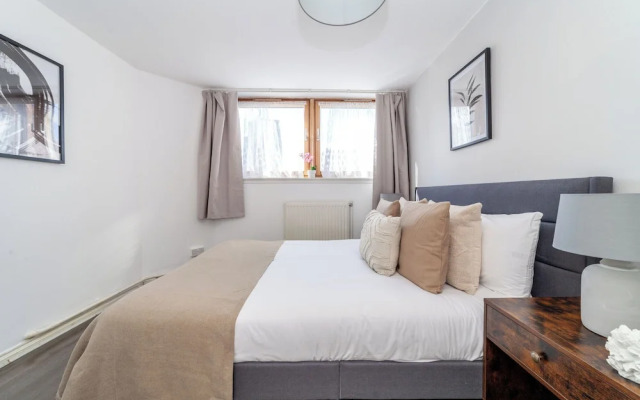 Spacious 4 bed flat in Chelsea