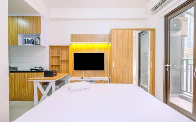 Modern And Comfy Studio At Transpark Cibubur Apartment