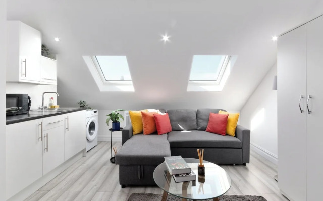 Harrow Haven Retreat - Modern City Apartment