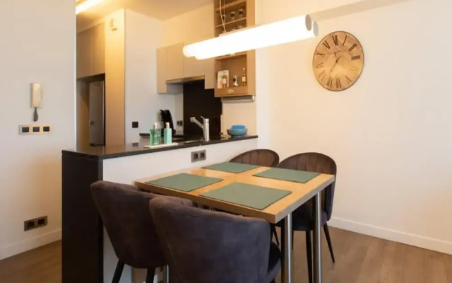 Apartment With Frontal sea View in Raversijde