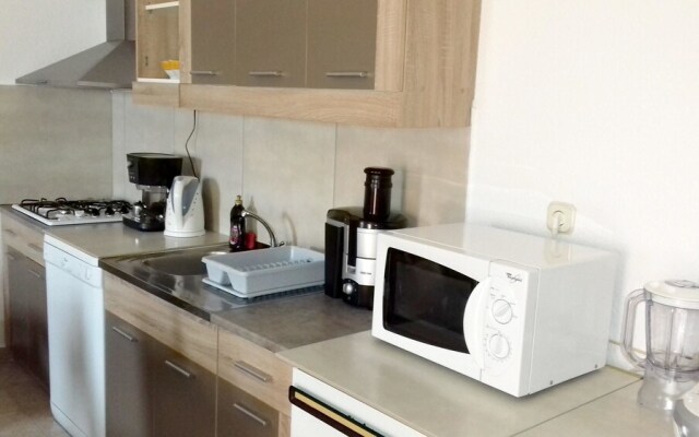 Apartment With one Bedroom in Tribanj, With Enclosed Garden and Wifi -