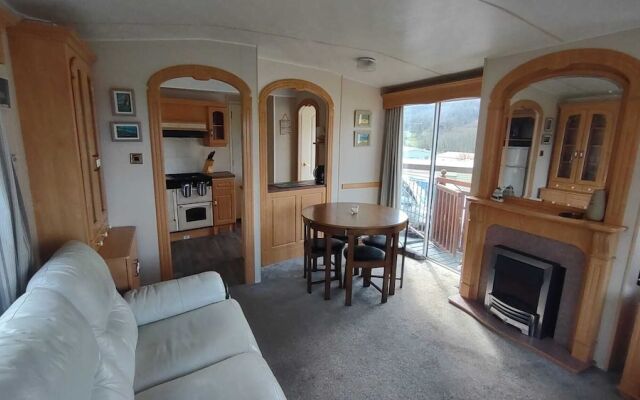 Charming 3-bed Caravan Cymtydu