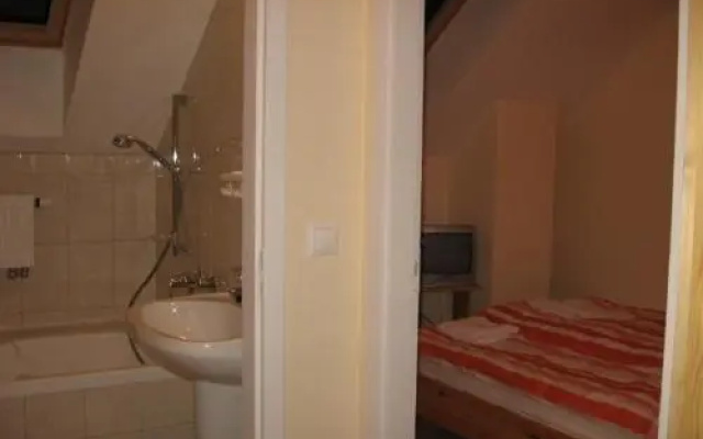 Bordó Hordó Fogadó