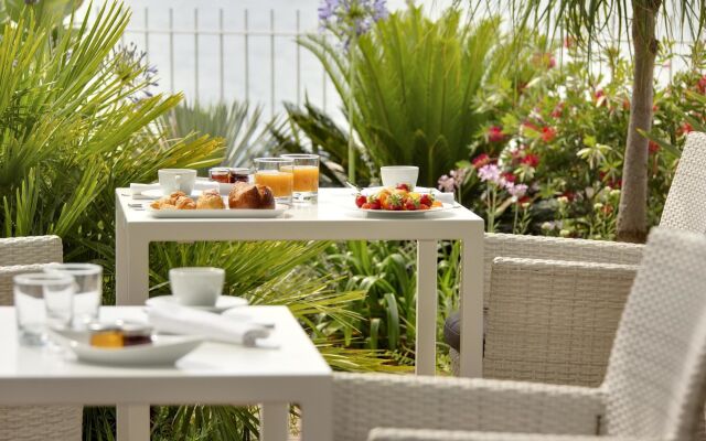 Grand Hotel Des Sablettes Plage, Curio Collection By Hilton