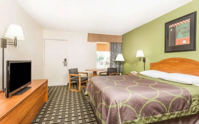 Super 8 Motel - Forsyth