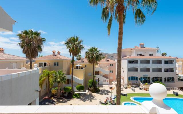 10E Country Club Accommodation POOL!