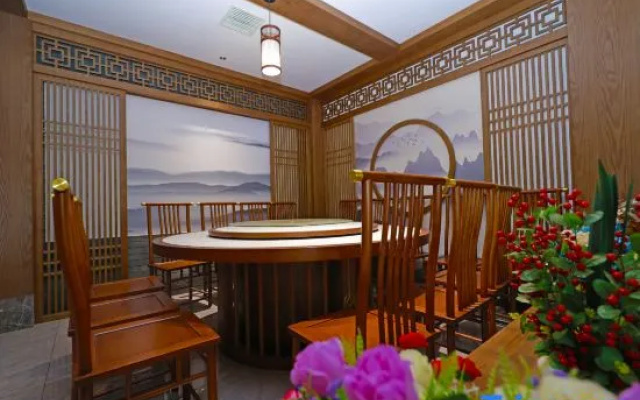 Shennongjia Mountain Foreign Guest Bed and Breakfast (Dajiu Lake Pingqian Ancient Town Branch) – Restaurant – Shennongjia