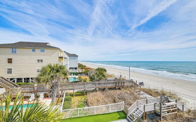 On-the-beach Escape: Oceanfront in Surfside!