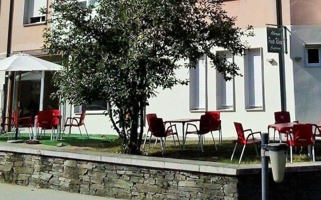 Pensión Albergue Puente Ribeira - Hostel