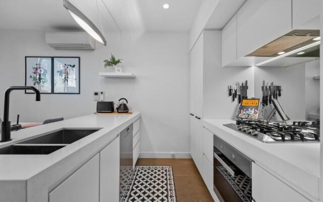 StayCentral Northcote Townhouse With Study