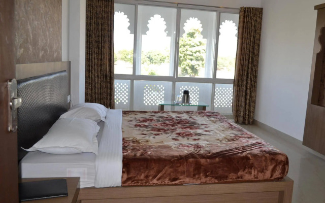 Hotel J M D Palace