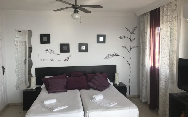Studio in Torremolinos, With Wonderful sea View, Pool Access and Wifi