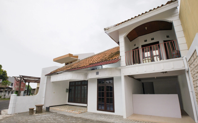 OYO 3467 White Residence