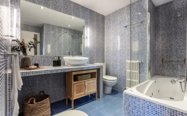 Triana - 1 Bedroom Apartment in Trafalgar